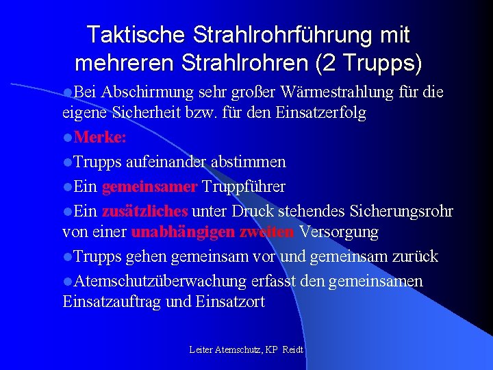 Taktische Strahlrohrführung mit mehreren Strahlrohren (2 Trupps) l. Bei Abschirmung sehr großer Wärmestrahlung für