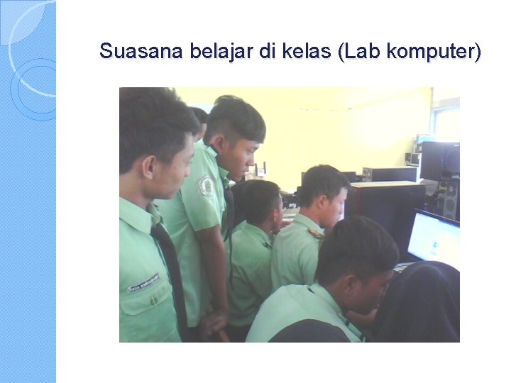 Suasana belajar di kelas (Lab komputer) 