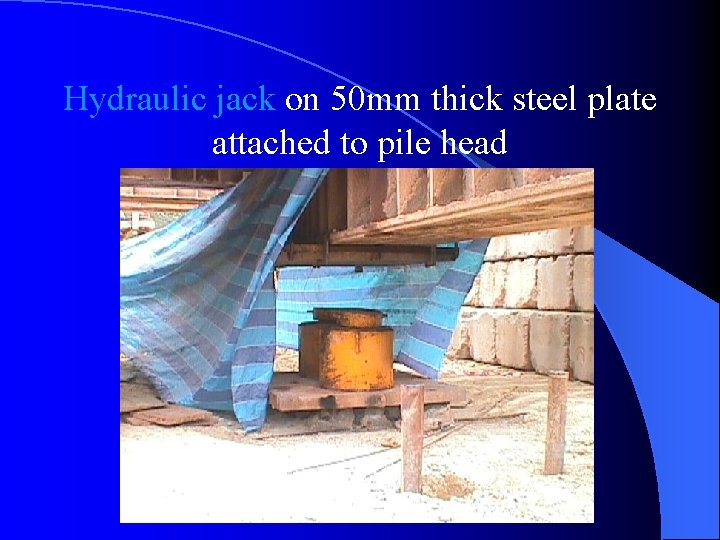 Hydraulic jack on 50 mm thick steel plate attached to pile head 