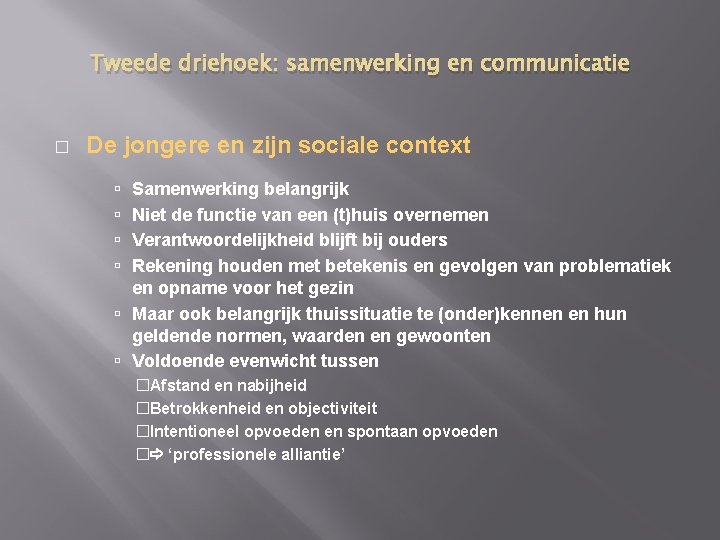 Tweede driehoek: samenwerking en communicatie � De jongere en zijn sociale context Samenwerking belangrijk