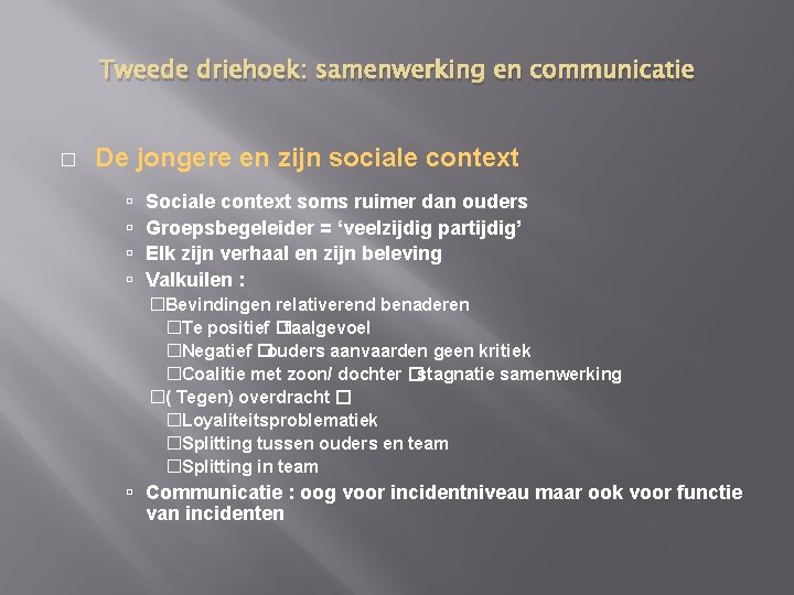 Tweede driehoek: samenwerking en communicatie � De jongere en zijn sociale context Sociale context
