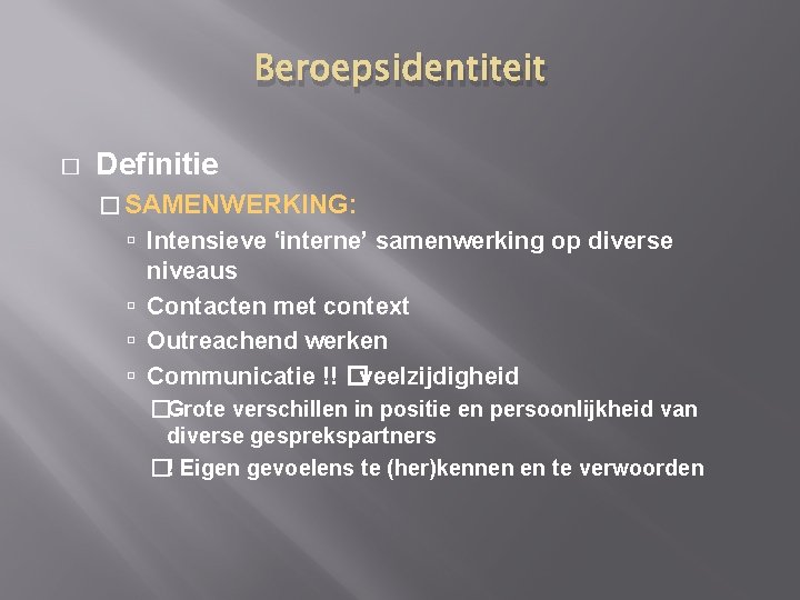 Beroepsidentiteit � Definitie � SAMENWERKING: Intensieve ‘interne’ samenwerking op diverse niveaus Contacten met context