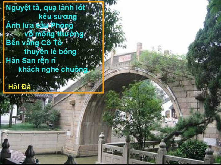 Nguyệt tà, quạ lảnh lót kêu sương Ánh lửa cầu Phong vỗ mộng thường