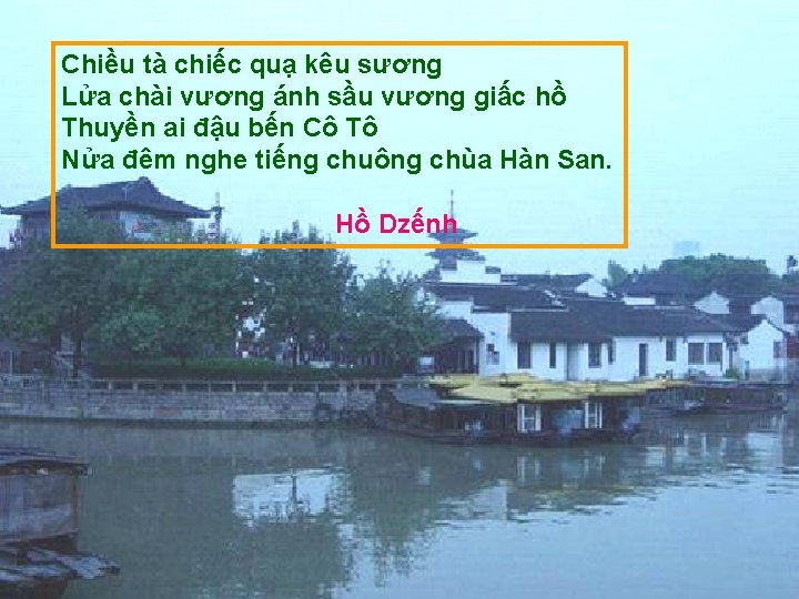 Chiều tà chiếc quạ kêu sương Lửa chài vương ánh sầu vương giấc hồ