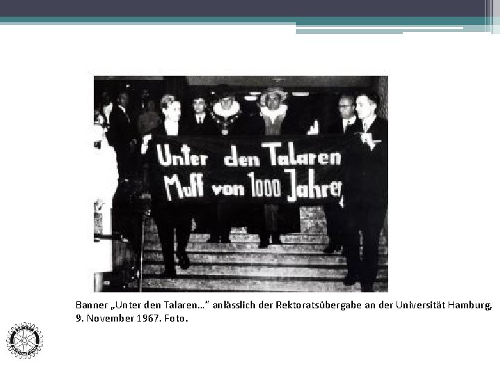 Banner „Unter den Talaren…“ anlässlich der Rektoratsübergabe an der Universität Hamburg, 9. November 1967.