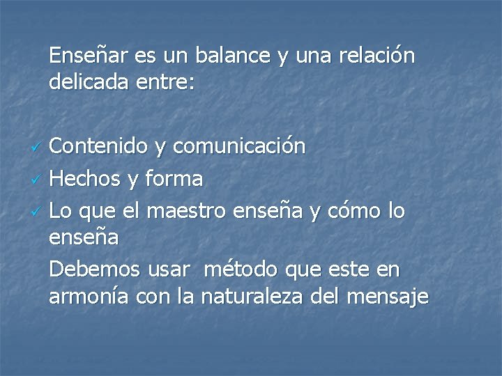 Enseñar es un balance y una relación delicada entre: Contenido y comunicación ü Hechos