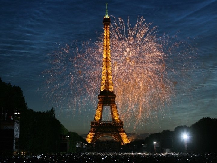 Le soir il y a des feux d’artifice. 
