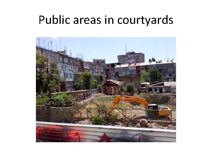 Public areas in courtyards 