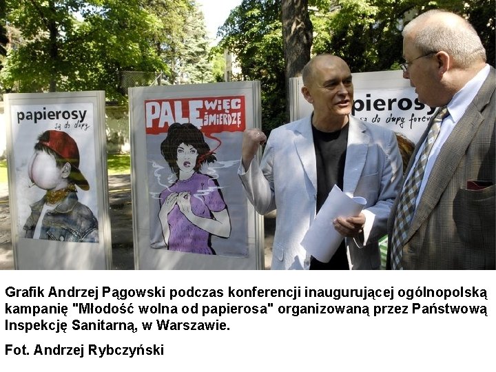 Grafik Andrzej Pągowski podczas konferencji inaugurującej ogólnopolską kampanię "Młodość wolna od papierosa" organizowaną przez