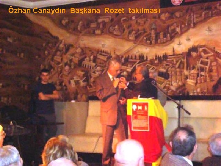 Özhan Canaydın Başkana Rozet takılması 