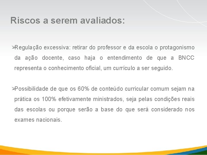 Riscos a serem avaliados: ➢Regulação excessiva: retirar do professor e da escola o protagonismo