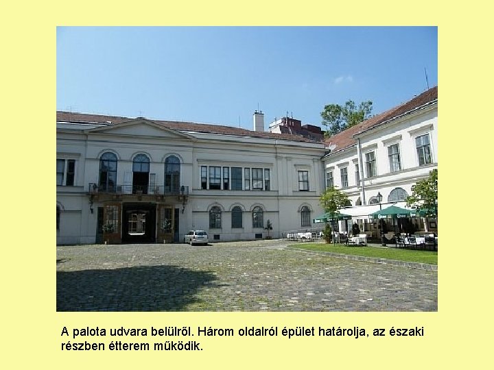 A palota udvara belülről. Három oldalról épület határolja, az északi részben étterem működik. 