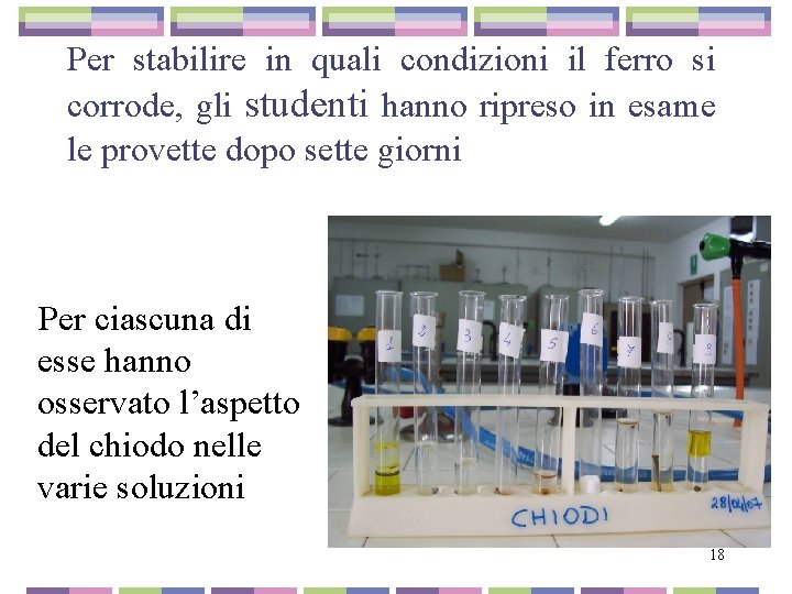 Per stabilire in quali condizioni il ferro si corrode, gli studenti hanno ripreso in