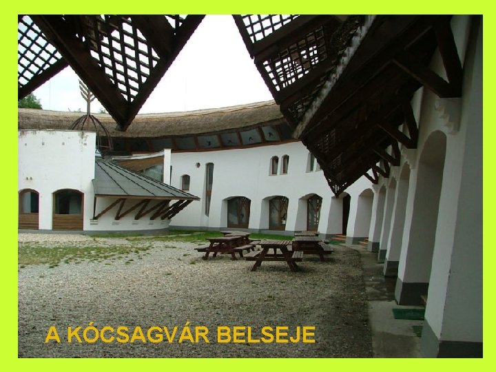 A KÓCSAGVÁR BELSEJE 