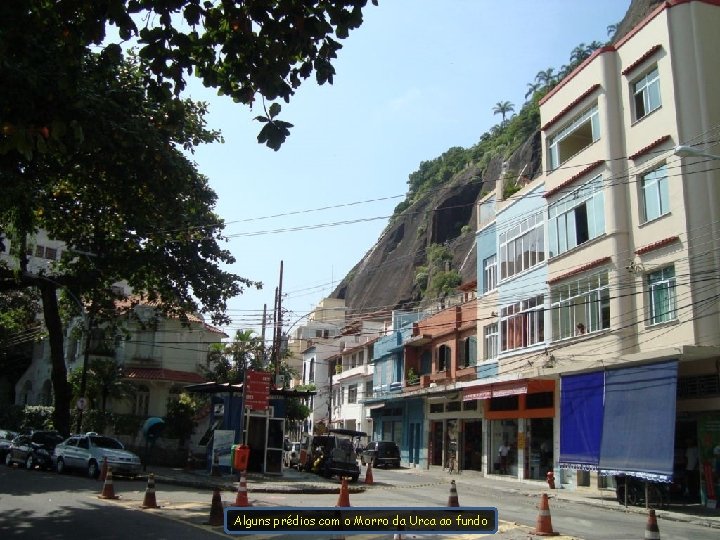 Alguns prédios com o Morro da Urca ao fundo 