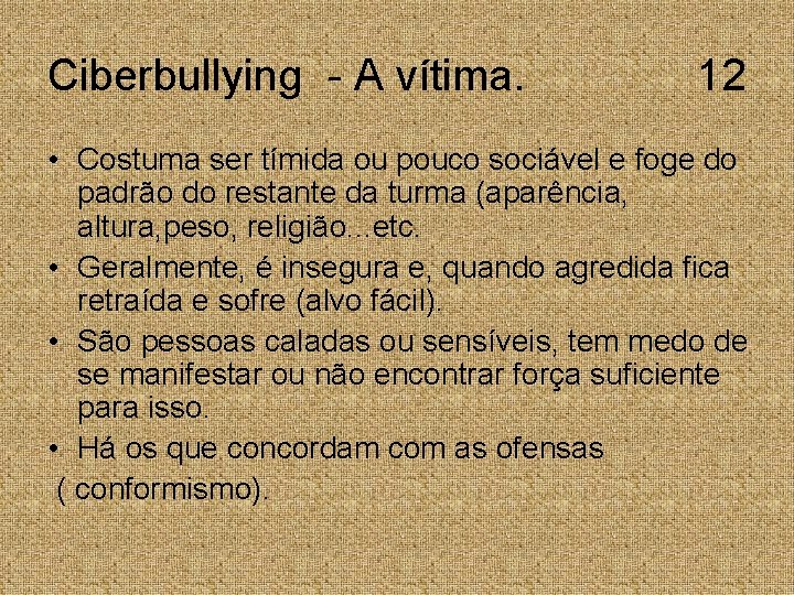 Ciberbullying - A vítima. 12 • Costuma ser tímida ou pouco sociável e foge