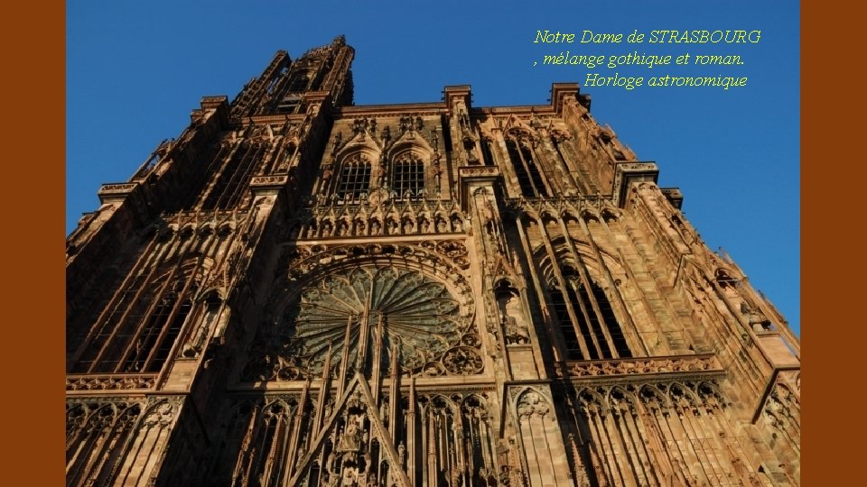 Notre Dame de STRASBOURG , mélange gothique et roman. Horloge astronomique 