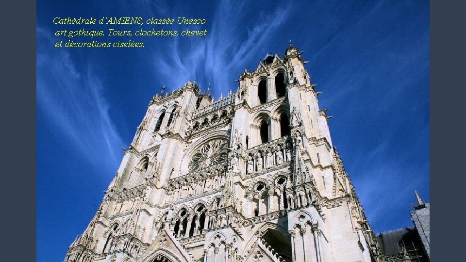 Cathédrale d’AMIENS, classée Unesco art gothique. Tours, clochetons, chevet et décorations ciselées. 
