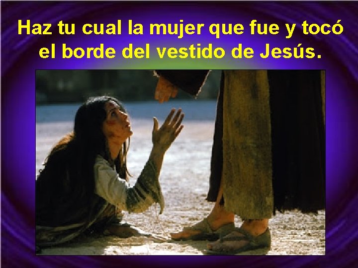Haz tu cual la mujer que fue y tocó el borde del vestido de