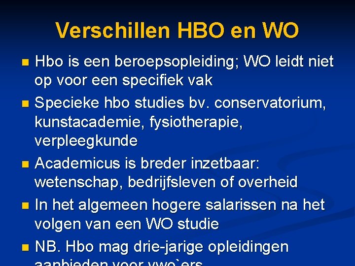 Verschillen HBO en WO Hbo is een beroepsopleiding; WO leidt niet op voor een