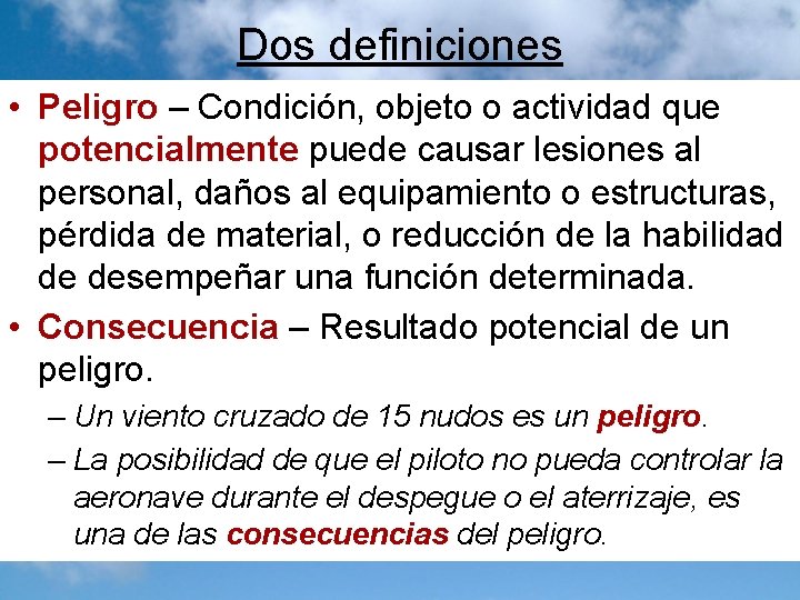 Dos definiciones • Peligro – Condición, objeto o actividad que potencialmente puede causar lesiones