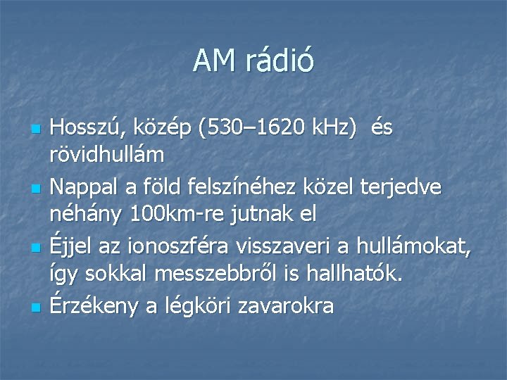 AM rádió n n Hosszú, közép (530– 1620 k. Hz) és rövidhullám Nappal a