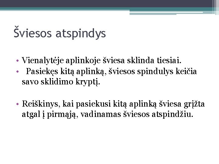 Šviesos atspindys • Vienalytėje aplinkoje šviesa sklinda tiesiai. • Pasiekęs kitą aplinką, šviesos spindulys