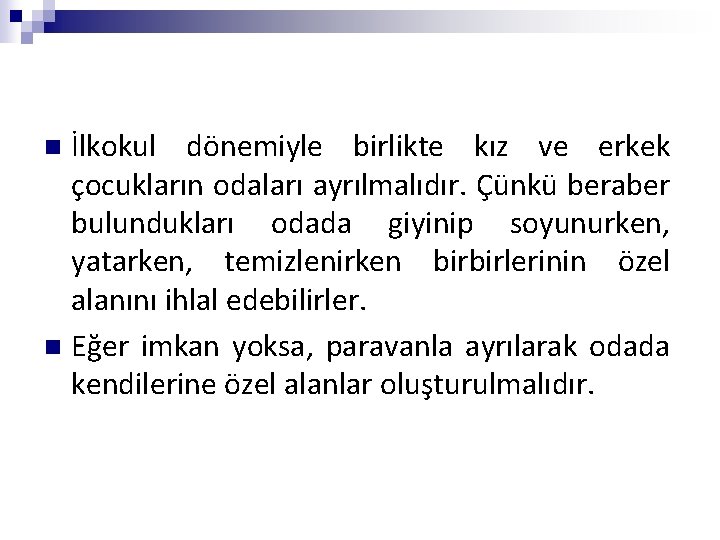 İlkokul dönemiyle birlikte kız ve erkek çocukların odaları ayrılmalıdır. Çünkü beraber bulundukları odada giyinip