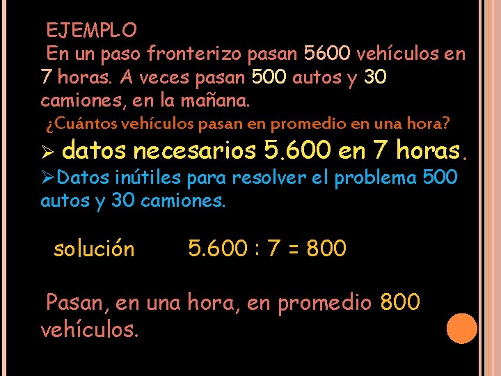 EJEMPLO En un paso fronterizo pasan 5600 vehículos en 7 horas. A veces pasan