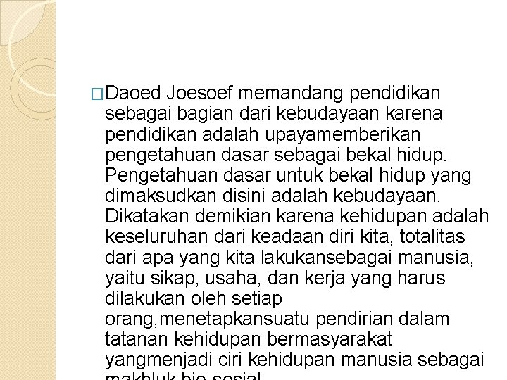 �Daoed Joesoef memandang pendidikan sebagai bagian dari kebudayaan karena pendidikan adalah upayamemberikan pengetahuan dasar