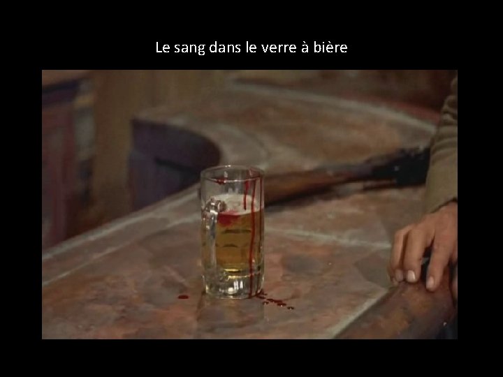 Le sang dans le verre à bière 