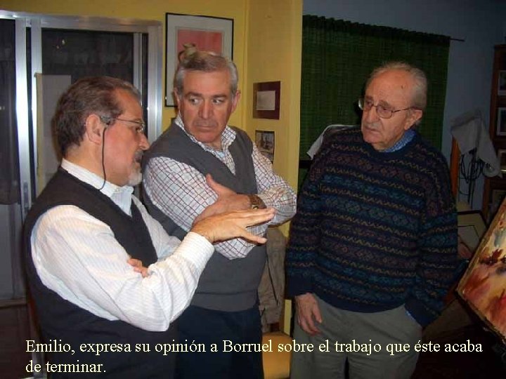 Emilio, expresa su opinión a Borruel sobre el trabajo que éste acaba de terminar.