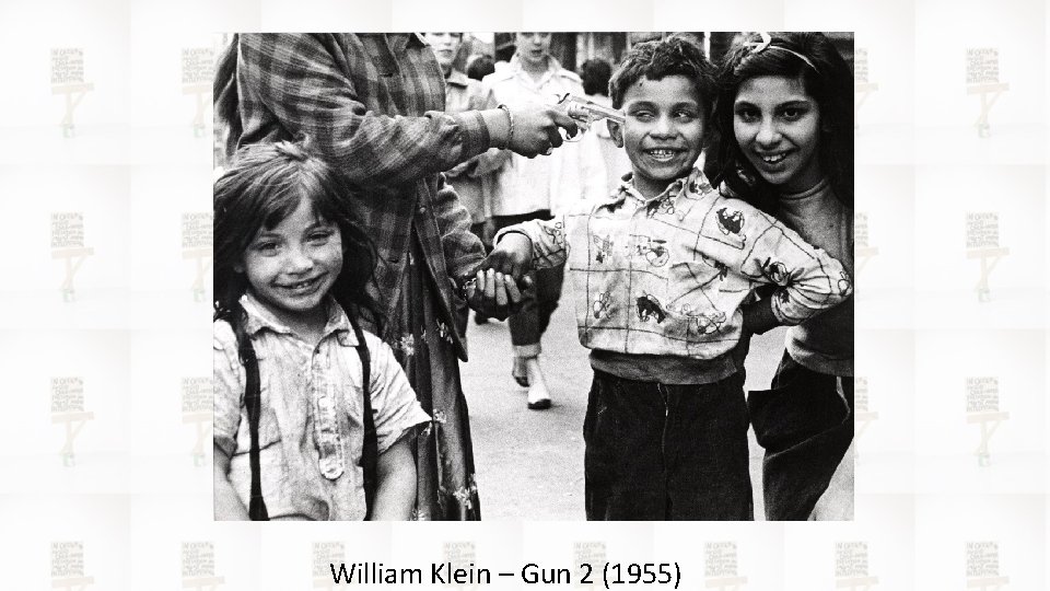 William Klein – Gun 2 (1955) 