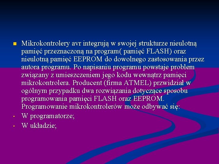 n • • Mikrokontrolery avr integrują w swojej strukturze nieulotną pamięć przeznaczoną na program(