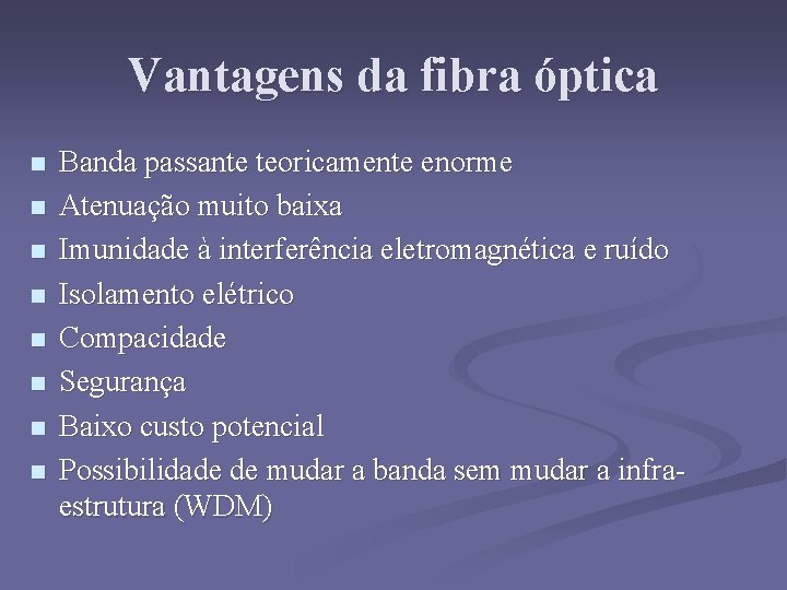 Vantagens da fibra óptica n n n n Banda passante teoricamente enorme Atenuação muito