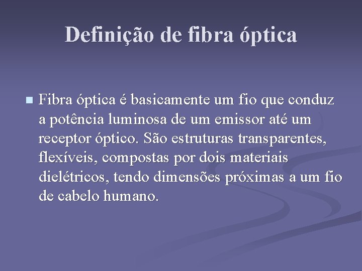 Definição de fibra óptica n Fibra óptica é basicamente um fio que conduz a