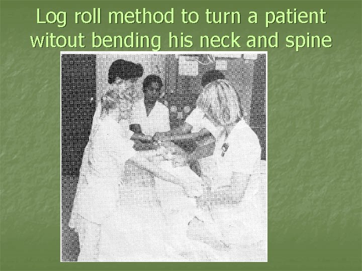 Log roll method to turn a patient witout bending his neck and spine 