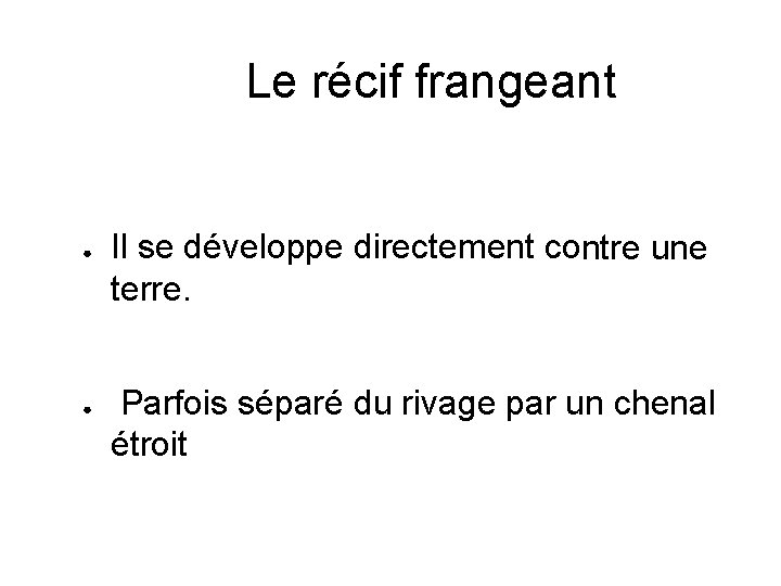 Le récif frangeant ● ● Il se développe directement contre une terre. Parfois séparé