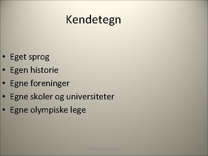 Kendetegn • • • Eget sprog Egen historie Egne foreninger Egne skoler og universiteter