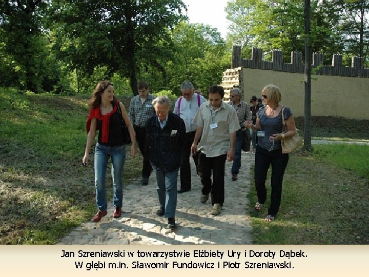 Jan Szreniawski w towarzystwie Elżbiety Ury i Doroty Dąbek. W głębi m. in. Sławomir