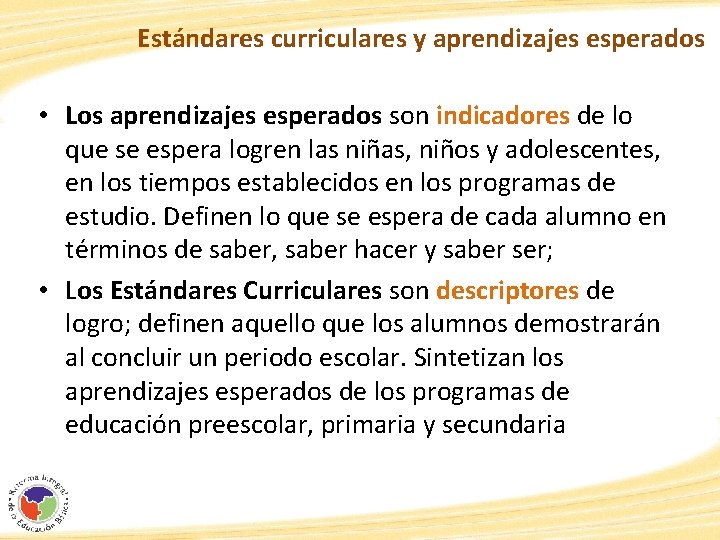 Estándares curriculares y aprendizajes esperados • Los aprendizajes esperados son indicadores de lo que