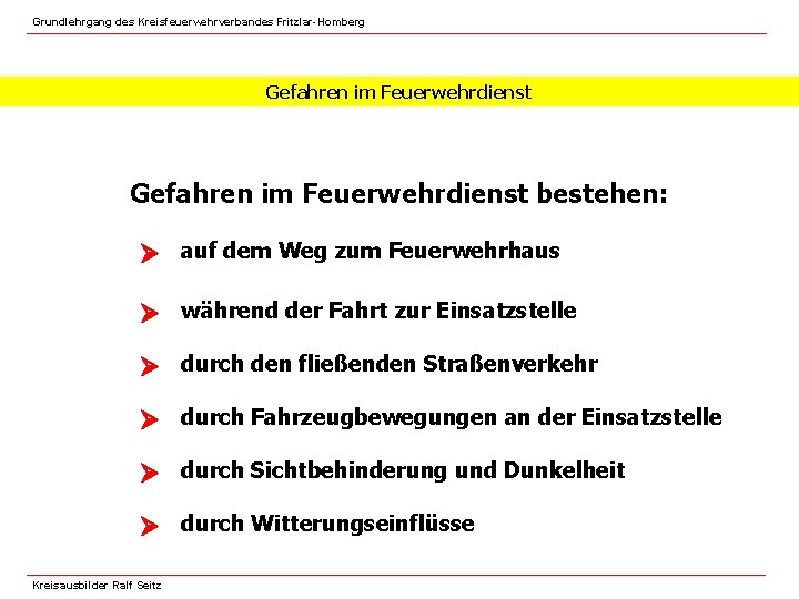 Grundlehrgang des Kreisfeuerwehrverbandes Fritzlar-Homberg Gefahren im Feuerwehrdienst bestehen: auf dem Weg zum Feuerwehrhaus während