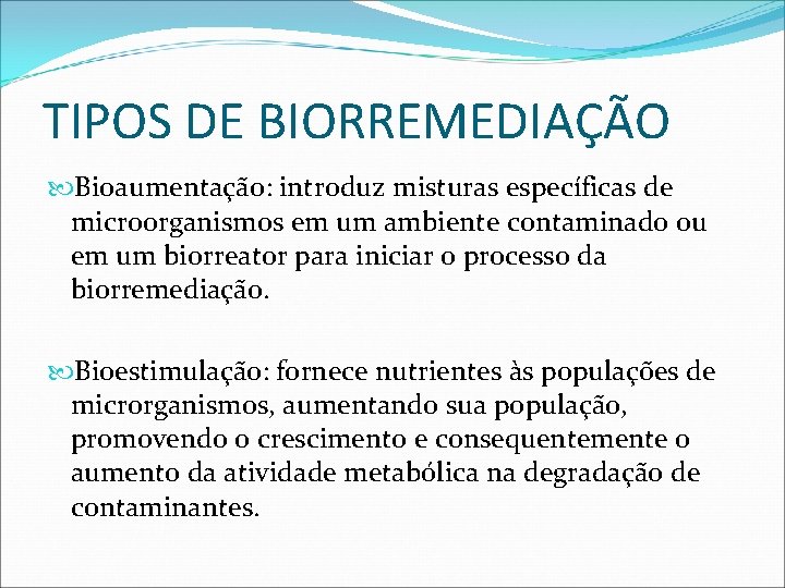 TIPOS DE BIORREMEDIAÇÃO Bioaumentação: introduz misturas específicas de microorganismos em um ambiente contaminado ou