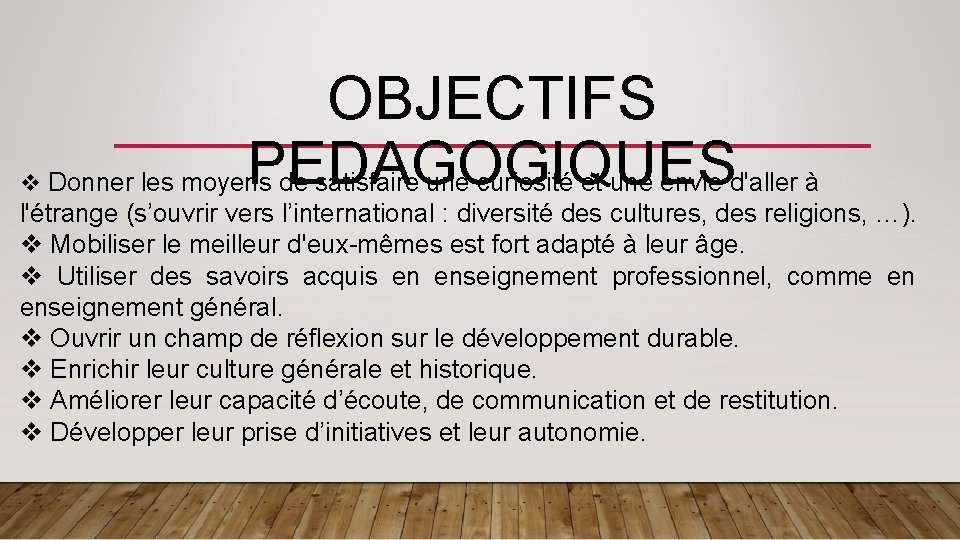 OBJECTIFS PEDAGOGIQUES v Donner les moyens de satisfaire une curiosité et une envie d'aller