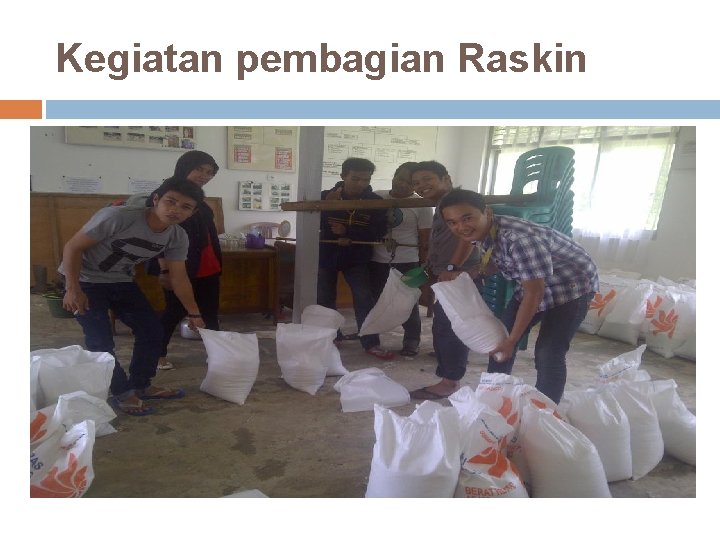 Kegiatan pembagian Raskin 