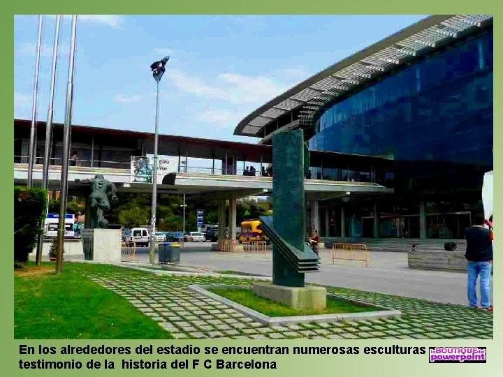 En los alrededores del estadio se encuentran numerosas esculturas testimonio de la historia del