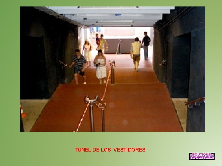 TUNEL DE LOS VESTIDORES 