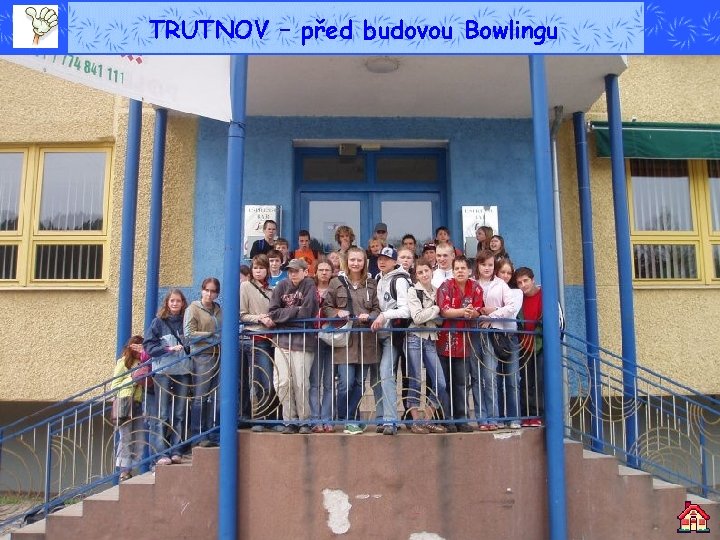 TRUTNOV – před budovou Bowlingu 