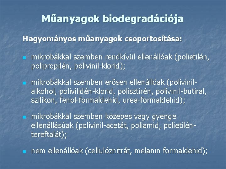 Műanyagok biodegradációja Hagyományos műanyagok csoportosítása: n n mikrobákkal szemben rendkívül ellenállóak (polietilén, polipropilén, polivinil-klorid);