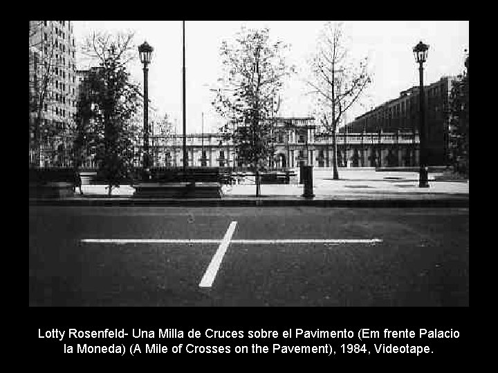 Lotty Rosenfeld- Una Milla de Cruces sobre el Pavimento (Em frente Palacio la Moneda)